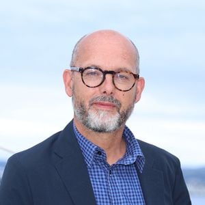 Exclusif - Maurice Barthelemy en rendez-vous sur la plage Miramar lors du 78ème Festival International du Film de Cannes, France, le 16 mai 2025. © Denis Guignebourg/Bestimage