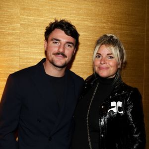 Germain, père de deux enfants (César et Héléna), pourrait profiter de cette convalescence pour passer plus de temps avec eux.
Exclusif - Sophie Tapie (enceinte) et son mari Baptiste Germain lors du cocktail après-spectacle lors de la soirée Ciné-concert symphonique "Alain Delon, le dernier Samouraï" au Palais des congrès à Paris le jour de son anniversaire le 8 novembre 2024.
© Jacovides / Moreau / Bestimage