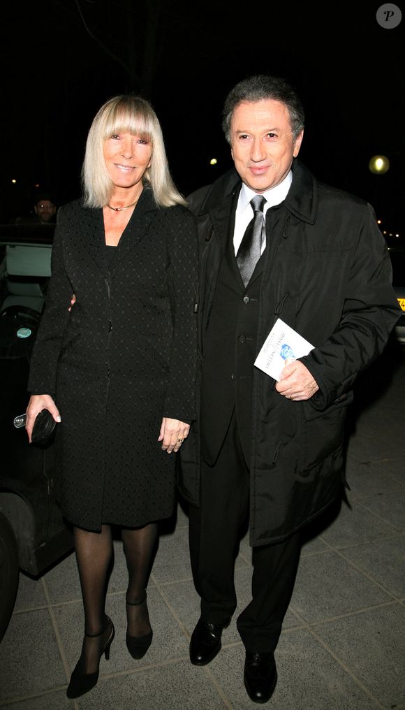 Le présentateur de télévision français Michel Drucker et son épouse Dany Saval arrivent à la première de la pièce 'Sur la route de Madison' avec Alain Delon et Mireille Darc au théâtre Marigny à Paris, France, le 29 janvier 2007. Photo by Denis Guignebourg/ABACAPRESS.COM