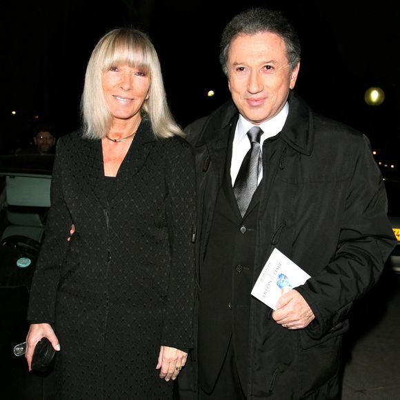 Le présentateur de télévision français Michel Drucker et son épouse Dany Saval arrivent à la première de la pièce 'Sur la route de Madison' avec Alain Delon et Mireille Darc au théâtre Marigny à Paris, France, le 29 janvier 2007. Photo by Denis Guignebourg/ABACAPRESS.COM
