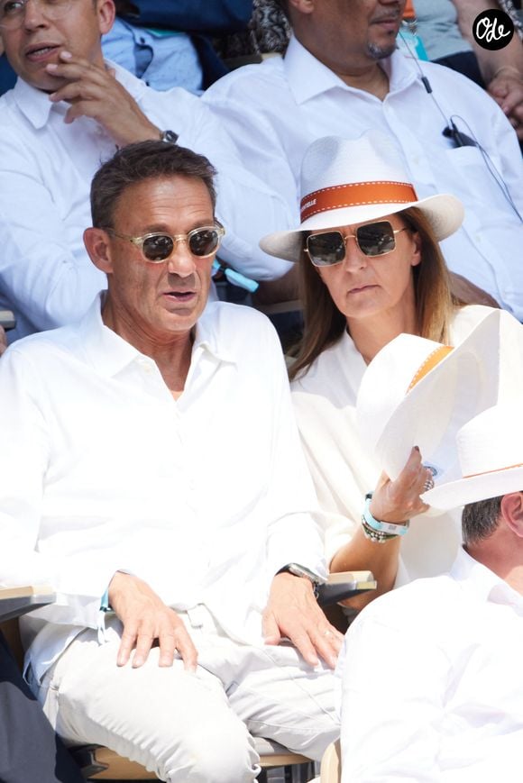 Julien Courbet et sa femme Catherine en tribunes lors des Internationaux de France de tennis de Roland Garros 2023, à Paris, France, le 6 juin 2023. © Jacovides-Moreau/Bestimage