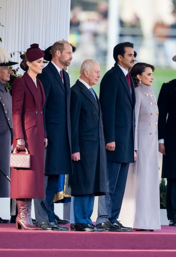 Le prince William, prince de Galles, Catherine (Kate) Middleton, princesse de Galles, le roi Charles III d'Angleterre,son Altesse l'Émir Cheikh du Qatar Tamim bin Hamad Al Thani et son Altesse Sheikha Jawaher Bint Hamad Bin Suhaim Al Thani lors de la cérémonie de bienvenue pour la visite d'État de l'émir du Qatar Tamim ben Hamad Al-Thani à Londres, Royaume Uni, le 3 décembre 2024. © GoffPhotos/Bestimage