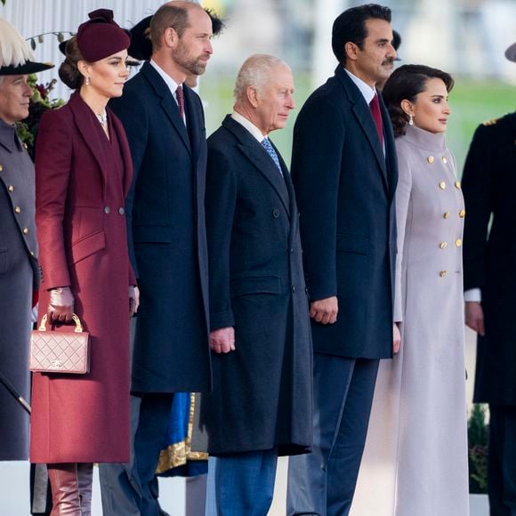 Le prince William, prince de Galles, Catherine (Kate) Middleton, princesse de Galles, le roi Charles III d'Angleterre,son Altesse l'Émir Cheikh du Qatar Tamim bin Hamad Al Thani et son Altesse Sheikha Jawaher Bint Hamad Bin Suhaim Al Thani lors de la cérémonie de bienvenue pour la visite d'État de l'émir du Qatar Tamim ben Hamad Al-Thani à Londres, Royaume Uni, le 3 décembre 2024. © GoffPhotos/Bestimage