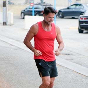 Il co-dirige une entreprise spécialisée dans la construction de villas haut de gamme.

David Charvet termine une séance d'entraînement chez Burn à Studio City, en Californie. L'ancien acteur de Baywatch, âgé de 53 ans, a montré ses bras toniques en quittant la salle de sport.
The ImageDirect / Bestimage