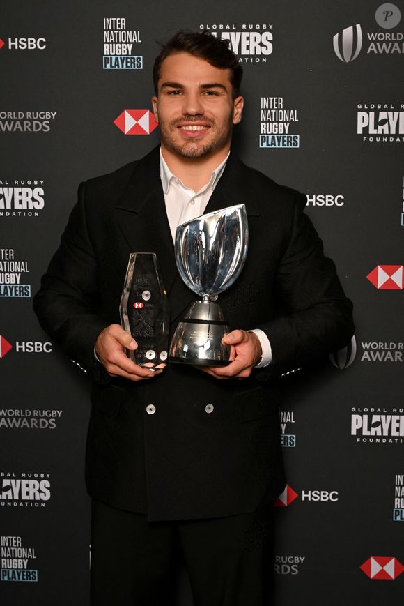 Antoine Dupont durant la cérémonie des World Rugby Awards 2024 à la salle des Etoiles à Monaco, le 24 novembre 2024. © Bruno Bebert/Bestimage