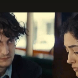 Elle a alors tourné dans un premier film avec Louis Garrel...
Capture tirée du court métrage "La règle de trois" réalisé en 2012 par Louis Garrel, avec Golshifteh Farahni