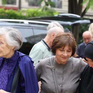 Exclusif - Elisabeth Gagarine et sa soeur  Macha Meril aux obsèques de leur soeur la princesse Hélène Gagarine en la cathédrale Saint-Alexandre-Nevsky, à Paris, France, le 20 août 2025. © Denis Guignebourg/Bestimage