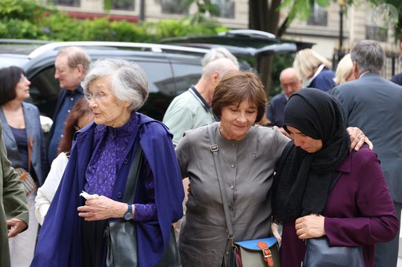 Exclusif - Elisabeth Gagarine et sa soeur  Macha Meril aux obsèques de leur soeur la princesse Hélène Gagarine en la cathédrale Saint-Alexandre-Nevsky, à Paris, France, le 20 août 2025. © Denis Guignebourg/Bestimage