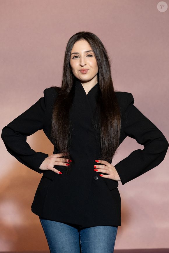 Ambre de la Star Academy 2025 - Photocall de l'avant-première mondiale parisienne de la saison 4 Netflix de "Bridgerton" au Palais Brongniart à Paris, France, le 14 janvier 2026. © Cyril Moreau/Bestimage