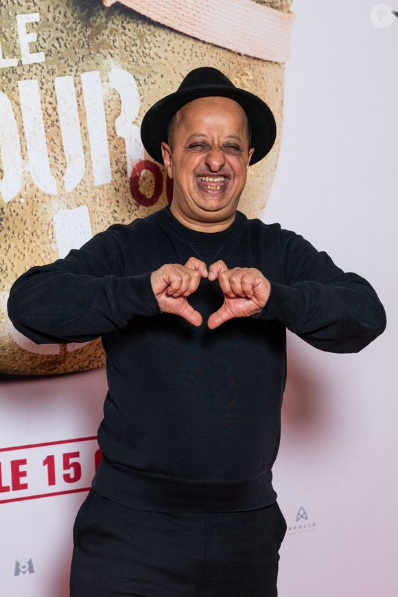 "Nos enfants entrent à l'école à 8 heures, ils finissent à 17 heures, quand ils arrivent à la maison la première question qu'on leur pose : 'Est-ce que tu as des devoirs ?'"

Booder - Première du film "Le Jour J" à Paris, le 9 octobre 2025.
© Julien Sarkissian/Bestimage