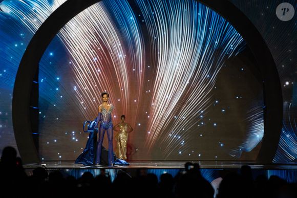 Eve Gilles, candidate française, pose lors de la compétition préliminaire de la 74e édition de Miss Univers 2025, au centre d'exposition et de convention IMPACT, le 19 novembre 2025 à Bangkok, en Thaïlande. Photo by Teera Noisakran/SPUS/ABACAPRESS.COM