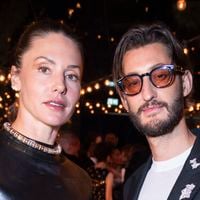 Pierre Niney et sa compagne séjournent dans un luxueux hôtel de la Cote d’Azur, propriété du milliardaire Bernard Arnault