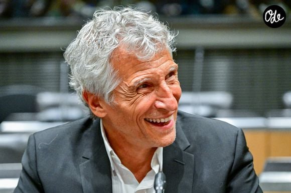 Le présentateur de télévision et producteur audiovisuel Nagui assiste à une audition de la Commission d'enquête parlementaire sur la neutralité, le fonctionnement et le financement du service public de radiodiffusion français à l'Assemblée nationale, à Paris, France, le 1er avril 2026. © Christian Liewig/Bestimage