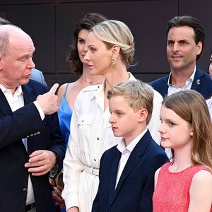 À seulement 11 ans, Gabriella de Monaco est devenue une véritable source d’inspiration mode.

Le prince Albert II de Monaco, la princesse Charlène de Monaco, la princesse Gabriella de Monaco, comtesse de Carladès, et le prince Jacques de Monaco, marquis des Baux, assistent à l’inauguration de l’espace thématique consacré à la Principauté de Monaco à Europa-Park, à Rust, en Allemagne, le 29 juin 2026. © Dana Press/Bestimage