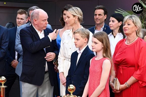 À seulement 11 ans, Gabriella de Monaco est devenue une véritable source d’inspiration mode.

Le prince Albert II de Monaco, la princesse Charlène de Monaco, la princesse Gabriella de Monaco, comtesse de Carladès, et le prince Jacques de Monaco, marquis des Baux, assistent à l’inauguration de l’espace thématique consacré à la Principauté de Monaco à Europa-Park, à Rust, en Allemagne, le 29 juin 2026. © Dana Press/Bestimage