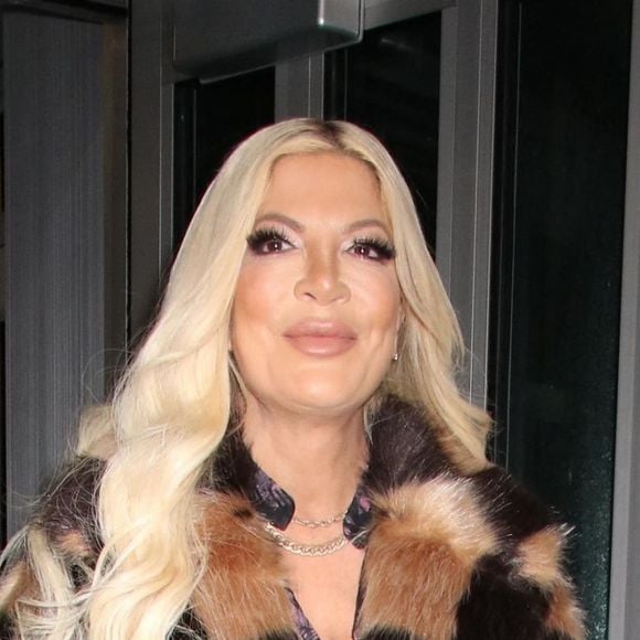 Au total, la dette de l'ancien couple phare d'Hollywood dépasse les 1,7 million de dollars.

Tori Spelling aux studios de l'émission "Good Day NY" à New York, le 25 janvier 2023.

Photo : Backgrid USA / Bestimage