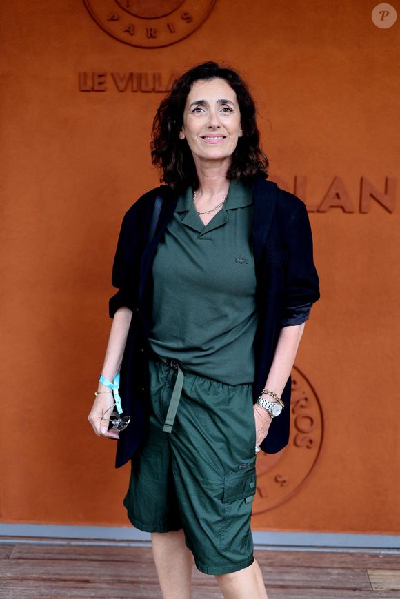 Mademoiselle Agnès au village lors des Internationaux de France de Tennis de Roland Garros, le 1er juin 2025. 

Photo : Dominique Jacovides / Bestimage