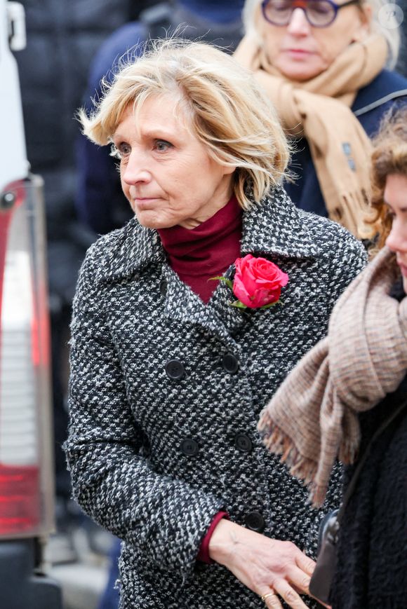 Evelyne Dhéliat - Sortie des obsèques de Catherine Laborde en l’église Saint-Roch à Paris, le 6 février 2025. Décédée le 28 janvier 2025 à l'âge de 73 ans, l'ancienne présentatrice météo de TF1 (1988 - 2017) était atteinte de la maladie neurodégénérative à corps de Lewy. 
© Jacovides - Moreau / Bestimage