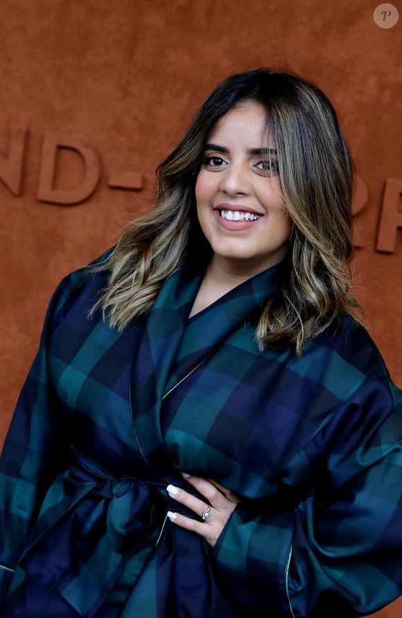 Une jolie façon d’officialiser sa nouvelle relation. 

Inès Reg au village lors des Internationaux de France de Tennis de Roland Garros 2022 à Paris, France, le 5 juin 2022. Dominique Jacovides/Bestimage