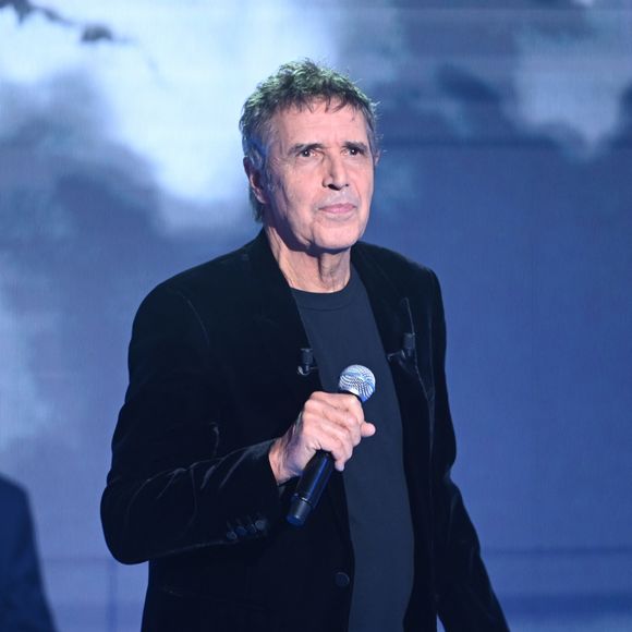 Julien Clerc - Enregistrement de l'émission Vivement dimanche au studio rive gauche présentée par M. Drucker avec une diffusion sur France 3 le 23 novembre. © Guillaume Gaffiot/Bestimage