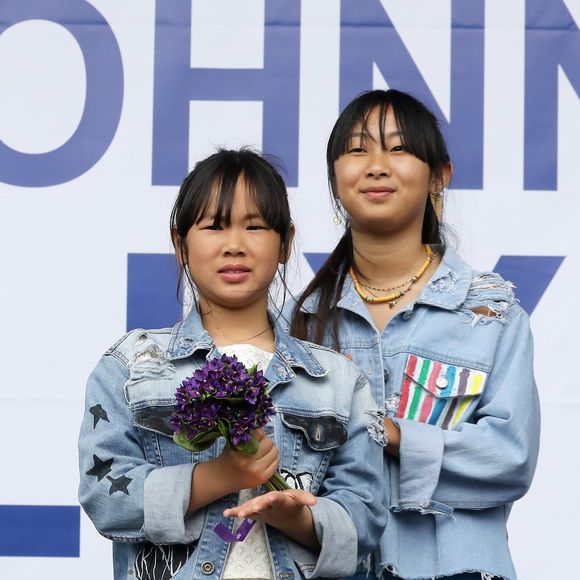 Joy et Jade Hallyday - Laeticia Hallyday et ses filles Jade et Joy inaugurent une esplanade portant le nom de Johnny Hallyday située en face du Zénith de Toulouse, le 15 juin 2019© Dominique Jacovides/Bestimage