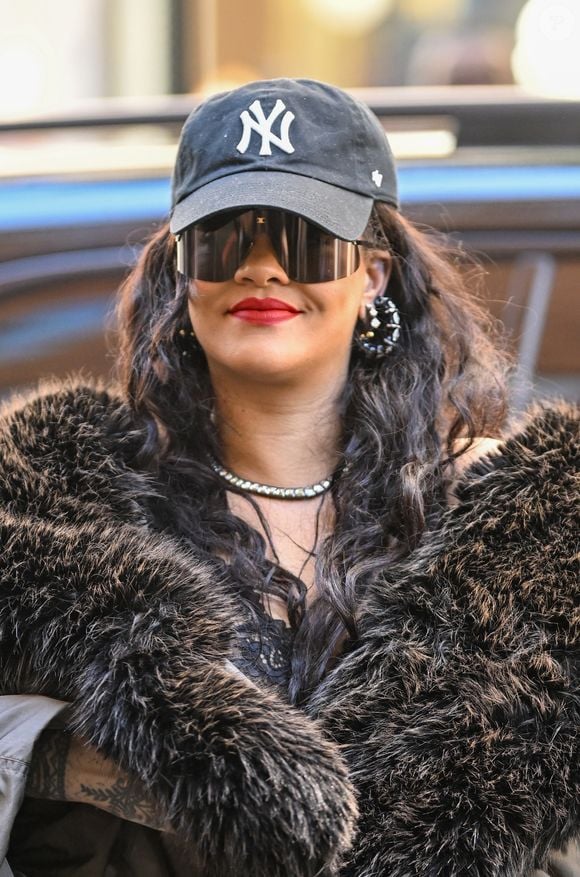 Rihanna arrive à l'hôtel The Carlyle, A Rosewood Hotel à New York City, NY, Etats-Unis, le 4 mai 2026, avant le Met Gala. Pierre Perusseau/Bestimage