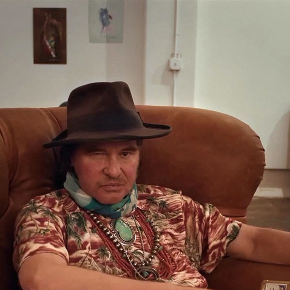 Val Kilmer a donné aux fans un aperçu intime de sa vie et de sa carrière, y compris sa bataille contre le cancer de la gorge dans la première bande-annonce du prochain documentaire Amazon Prime Video, Val, le 7 juillet 2021
©Backgrid UK/ Bestimage