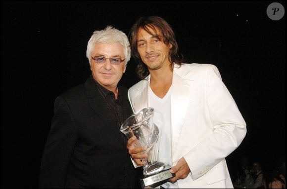 De sa collaboration avec Bob Sinclar en 2001 à ses concerts dans les plus grandes salles comme la Philharmonie de Paris en 2025, l’artiste n’a jamais cessé de se réinventer...

Marc Cerrone et Bob Sinclar - 10e édition des Trophées de la nuit au Lido - 29/11/2004
