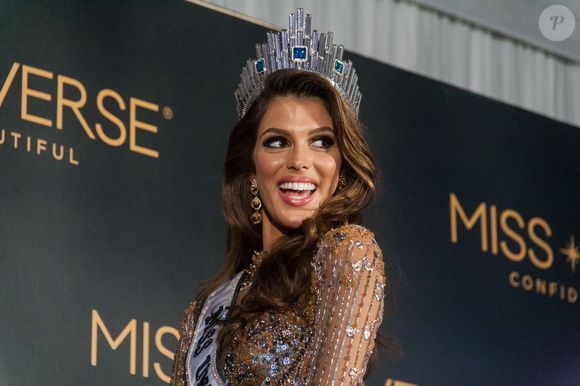 La Française Iris Mittenaere couronnée Miss Univers ; choisie face à ses 85 concurrentes, la Française Iris Mittenaere a été élue lundi 30 janvier Miss Univers lors d'un concours télévisé organisé à Pasay, Philippines, le 30 janvier 2017. PacificPressAgency / Bestimage