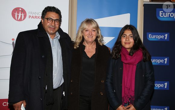 La comédienne avait précédemment évoqué la maladie de sa maman auprès de France Dimanche. 

Exclusif - Zaman Hachemi, sa fille et sa femme Charlotte de Turckheim - People au spectacle "Elles se croient toutes Joly" en hommage à Sylvie Joly, mis en scène par Pierre Palmade, au théâtre de Paris dans le 9ème arrondissement à Paris, le 26 octobre 2015© Denis Guignebourg/Bestimage