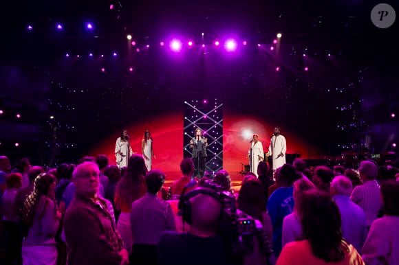 Exclusif - Chimene Badi et ses choristes - Enregistrement de l'émission "La fête de la chanson française" à Paris, présentée par L.Thilleman et A.Manoukian, et diffusée le 20 décembre sur France 3
© Pierre Perusseau / Bestimage