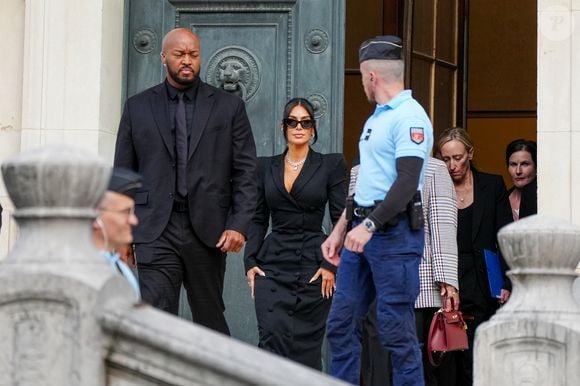 Kim Kardashian et sa mère Kris Jenner - La star américaine Kim Kardashian à la sortie du procès de la rue tronchet des "Papys braqueurs" au palais de justice de Paris, France, le 13 mai 2025. La star américaine doit décrire cette nuit qui l’a «traumatisée», selon ses mots, 9 hommes et 1 femme sont jugés, soupconnés d'avoir participé au casse du siècle, en dérobant à la star 9 millions d'euros de bijoux dans la nuit du 2 au 3 octobre 2016. © Anne-Sophie GuebeyBestimage