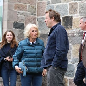 Tom Parker Bowles était invité du festival littéraire de Braemar

Le 27 septembre 2025, la reine Camilla (Camilla Parker Bowles, reine consort d'Angleterre) assistait au festival littéraire de Braemar, où son fils Tom Parker Bowles était invité à prendre la parole. Photo : GOFF  / BESTIMAGE