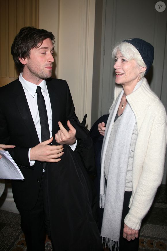 Thomas Dutronc et sa mère Françoise Hardy assistent à une conférence de presse sur la loi 'Création et internet' au Théâtre de l'Odéon à Paris, France, le 30 mars 2009. Photo by Denis Guignebourg/ABACAPRESS.COM