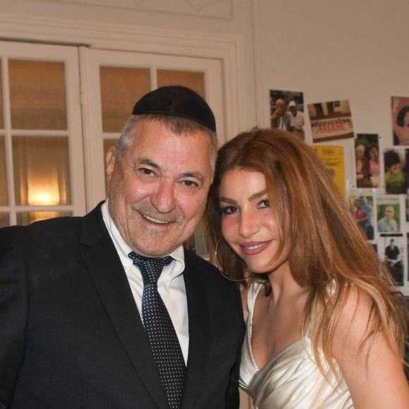 Exclusif - Jean-Marie Bigard et sa femme Lola Marois - Jean-Marie Bigard et Lola Marois lors de la cérémonie oecuménique à l'occasion du renouvellement de leurs voeux pour leur 10 ans de mariage. Le 27 mai 2021
© Coadic Guirec / Bestimage