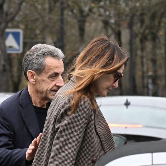 Nicolas Sarkozy et sa femme Carla Bruni vont déjeuner au restaurant Le Flandrin à Paris le lendemain de la sortie de prison de l'ancien président le 11 novembre 2025. Photo par Agence / Bestimage