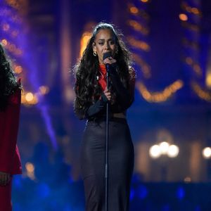 Exclusif - Amel Bent lors de l'enregistrement de l'émission "La Grande soirée du 31 de Paris", diffusée le 31 décembre sur France 2, sur la place de la Concorde à Paris, France, le 24 novembre 2025. © Guebey-Tribeca/Bestimage