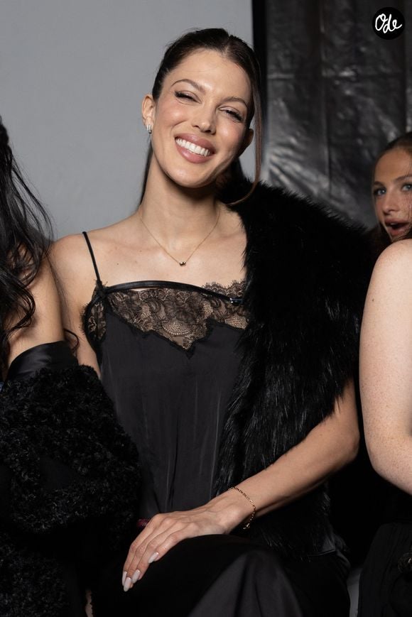 Iris Mittenaere au Front Row du défilé Vaillant Collection Femme Prêt-à-Porter Automne/Hiver 2026-2027 lors de la Fashion Week de Paris (PFW) au palais de Tokyo, à Paris, France, le 6 mars 2026. © Julien Sarkissian/Bestimage