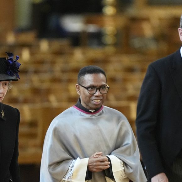 La princesse royale et le vice-amiral Sir Timothy Laurence (La princesse Anne, Timothy Laurence) arrivent à la cathédrale de Westminster, dans le centre de Londres, pour assister à la messe de requiem de la duchesse de Kent. 16 septembre 2025. © PA Photo/ Bestimage