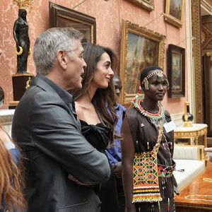 George Clooney et Amal Clooney lors de la réception en l'honneur des lauréats des King's Trust Awards au palais de Buckingham le 25 juin 2025  Stefan Rousseau/WPA-Pool/Bestimage