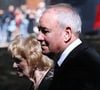 Robert Sullivan, son époux depuis plus de cinquante ans, est apparu très ému mais bien entouré pour ce dernier adieu.

Robert Sullivan, le mari de Bonnie Tyler, lors des funérailles de la chanteuse à la cathédrale St Mary de Swansea, au Pays de Galles, le 17 août 2026.

© Backgrid UK/ Bestimage