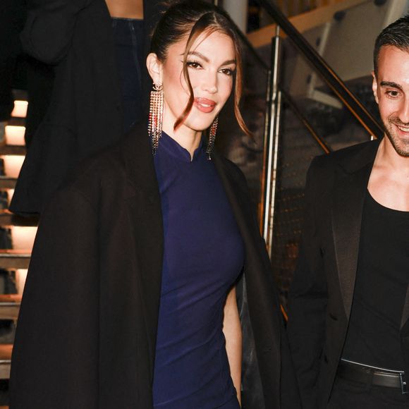 Iris Mittenaere, Antoine Dupont arrivent à l'hôtel Carlton Beach pour assister au Grand Diner-Dadju avant le 78e Festival de Cannes annuel le 17 mai 2025 à Cannes, France. Photo by Marco Piovanotto/ABACAPRESS.COM