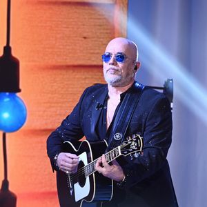 Pascal Obispo et Bénabar lors de l'enregistrement de l'émission "Vivement dimanche" au studio Rive Gauche, présentée par M. Drucker avec une diffusion sur France 3 le 1er février 2026. © Guillaume Gaffiot/Bestimage
