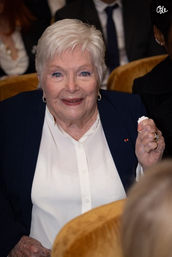 Elle a toutefois commencé à transmettre ce patrimoine à l’État et envisage qu’après elle, La Jonchère soit vendue au profit de son fonds de dotation consacré notamment à la recherche médicale.

Line Renaud - Le chef français multi étoile, Guy Savoy, vient d'être officiellement installé comme membre de l’Académie des Beaux-Arts. Une cérémonie qui s’est déroulée sous la coupole de l’Institut de France, à Paris, France, le 20 mai 2026. C’est la première fois qu’un chef intègre la prestigieuse institution. © Julien Sarkissian/Bestimage