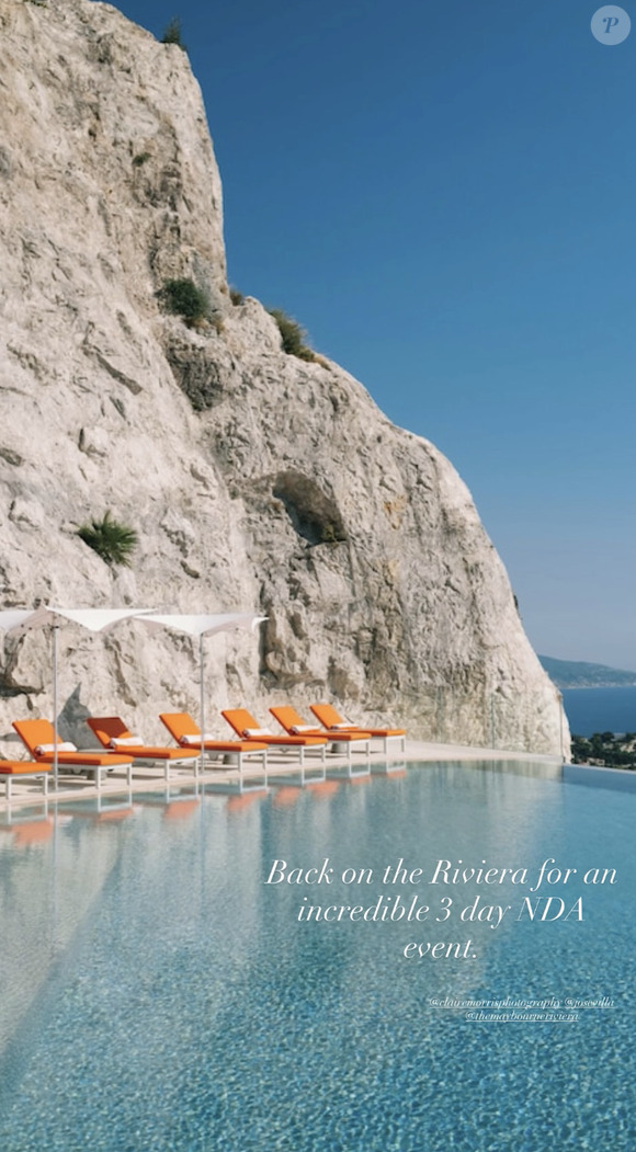 Vue sur la piscine du Maybourne Riviera.