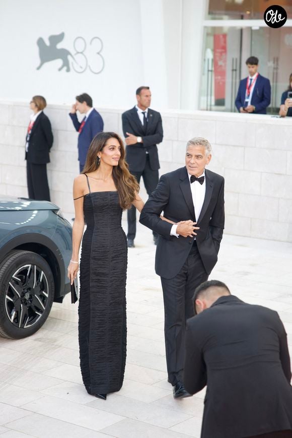 George Clooney a foulé le tapis rouge avec son épouse, Amal. 


George Clooney et sa femme Amal Clooney - Arrivées à la cérémonie d'ouverture et la projection du film "Ink" lors de la 83ème édition du festival international du film de Venise, la Mostra le 2 septembre 2026 © Jasmine Aissaoui / Bestimage