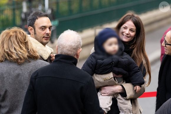 Il était présent avec son fils John, qu’il aurait aimé voir rencontrer son arrière-grand-mère, et sa compagne Hortense Gelinet.

Roman de Kermadec, sa femme Hortense Gelinet et leur fils John lors de l'inauguration de la passerelle Jane Birkin devant les 41-43 quai de Valmy à Paris le 13 décembre 2025.

© Cyril Moreau / Bestimage