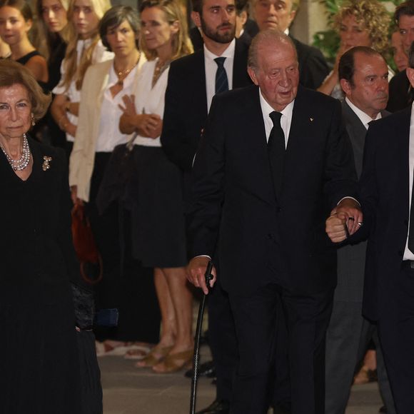 La reine Sofia et le roi Juan Carlos - La famille royale d'Espagne à la sortie des obsèques de Juan Gomez-Acebo en la cathédrale Castrense à Madrid. Le 8 septembre 2024. (Europa Press / Bestimage).