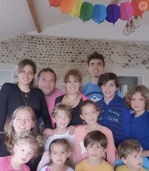 Ils vont s'octroyer un peu de temps pour eux - et uniquement pour eux !

Cindy Van Der Auwera, maman de 11 enfants et candidate de "Familles nombreuses, la vie en XXL" - Instagram