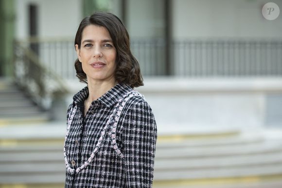 À 38 ans, la belle du royaume affiche une silhouette superbe. 


Charlotte Casiraghi au photocall du défilé Chanel Mode Féminine Prêt-À-Porter Automne/Hiver 2025-2026 lors de la Fashion Week de Paris (PFW) au Grand Palais, à Paris, France, le 11 mars 2025. © Olivier Borde/Bestimage